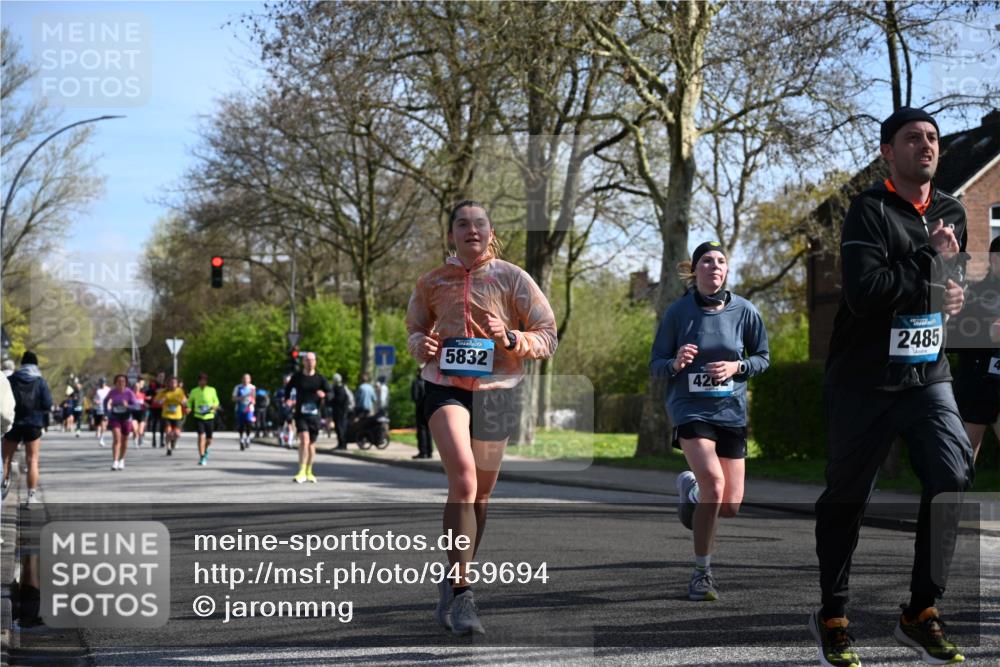 12.04.2026 - 45. Internationalen Wilhelmsburger Insellauf J. Mangold http://msf.ph/oto/9459694 12.04.2026 10:40:37 Ziel 3677, 2379, 3171, 5832, 4680, 4262, 2485, 2883, 4501, 2633, 2634, 3090, 4649, 4655, 3987, 3381, 3380, 4180, 4980, 5408, 2507, 2456, 2768, 3534, 5281, 5247, 5247, 5299, 5315, 5288, 3444, 5254, 2148, 5489, 4645, 4646 meine-sportfotos.de