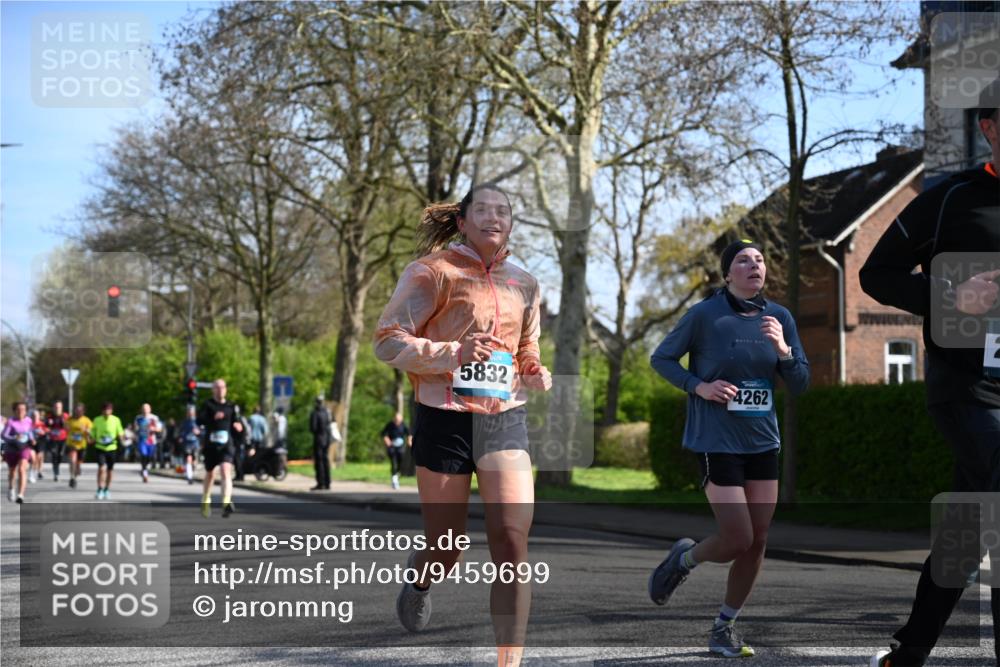 12.04.2026 - 45. Internationalen Wilhelmsburger Insellauf J. Mangold http://msf.ph/oto/9459699 12.04.2026 10:40:38 Ziel 3171, 5832, 4680, 4262, 2485, 2883, 4501, 2633, 2634, 3090, 4649, 4655, 3987, 3381, 3380, 4180, 4980, 4180, 4980, 5408, 2507, 2456, 2768, 3534, 5281, 5247, 5299, 5299, 5315, 5288, 3444, 5254, 2148, 5489, 4645, 4646, 5560 meine-sportfotos.de