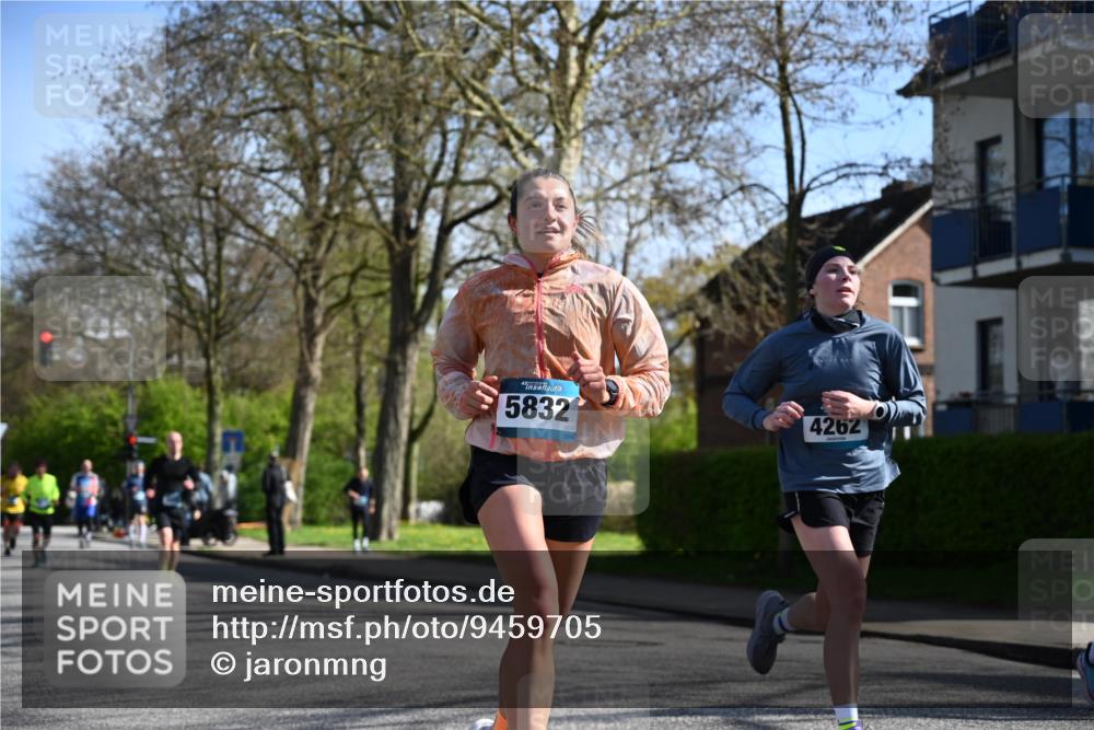 12.04.2026 - 45. Internationalen Wilhelmsburger Insellauf J. Mangold http://msf.ph/oto/9459705 12.04.2026 10:40:38 Ziel 3171, 5832, 4680, 4262, 2485, 2883, 4501, 2633, 2634, 3090, 4649, 4655, 3987, 3381, 3380, 4180, 4980, 4180, 4980, 5408, 2507, 2456, 2768, 3534, 5281, 5247, 5299, 5299, 5315, 5288, 3444, 5254, 2148, 5489, 4645, 4646, 5560 meine-sportfotos.de