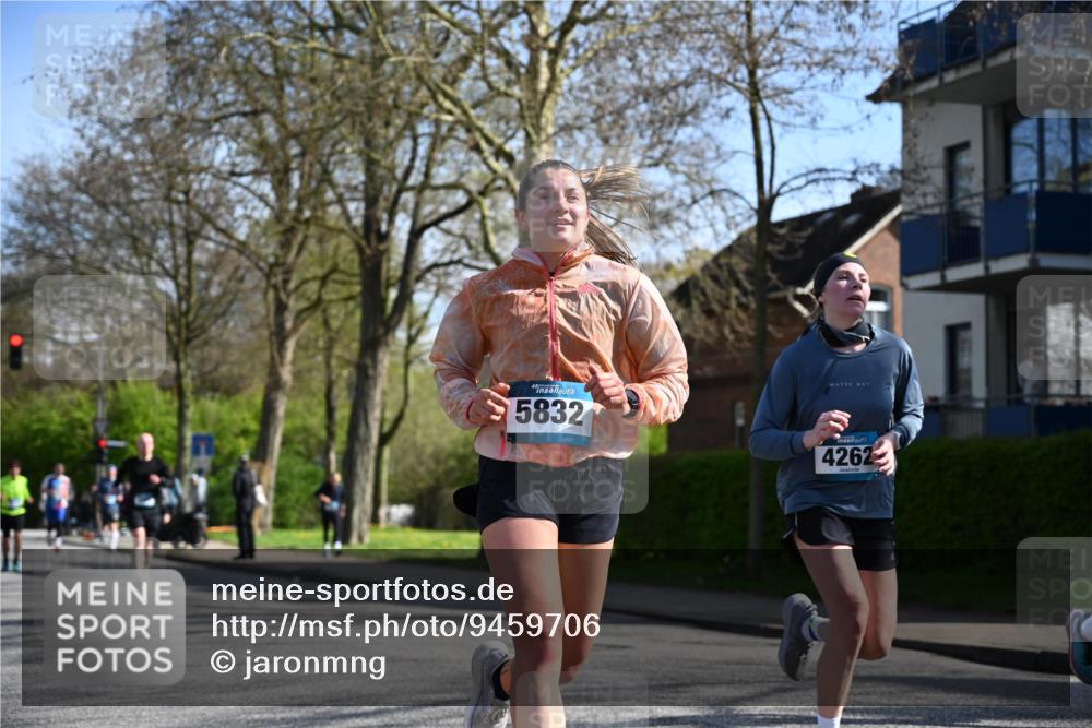12.04.2026 - 45. Internationalen Wilhelmsburger Insellauf J. Mangold http://msf.ph/oto/9459706 12.04.2026 10:40:38 Ziel 3171, 5832, 4680, 4262, 2485, 2883, 4501, 2633, 2634, 3090, 4649, 4655, 3987, 3381, 3380, 4180, 4980, 4180, 4980, 5408, 2507, 2456, 2768, 3534, 5281, 5247, 5299, 5299, 5315, 5288, 3444, 5254, 2148, 5489, 4645, 4646, 5560 meine-sportfotos.de