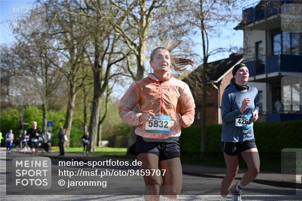 12.04.2026 - 45. Internationalen Wilhelmsburger Insellauf J. Mangold http://msf.ph/oto/9459707 12.04.2026 10:40:38 Ziel 3171, 5832, 4680, 4262, 2485, 2883, 4501, 2633, 2634, 3090, 4649, 4655, 3987, 3381, 3380, 4180, 4980, 4180, 4980, 5408, 2507, 2456, 2768, 3534, 5281, 5247, 5299, 5299, 5315, 5288, 3444, 5254, 2148, 5489, 4645, 4646, 5560 meine-sportfotos.de