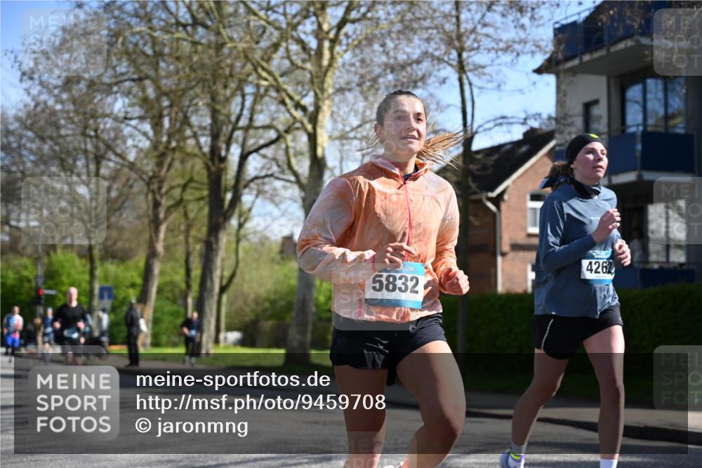 12.04.2026 - 45. Internationalen Wilhelmsburger Insellauf J. Mangold http://msf.ph/oto/9459708 12.04.2026 10:40:38 Ziel 3171, 5832, 4680, 4262, 2485, 2883, 4501, 2633, 2634, 3090, 4649, 4655, 3987, 3381, 3380, 4180, 4980, 4180, 4980, 5408, 2507, 2456, 2768, 3534, 5281, 5247, 5299, 5299, 5315, 5288, 3444, 5254, 2148, 5489, 4645, 4646, 5560 meine-sportfotos.de
