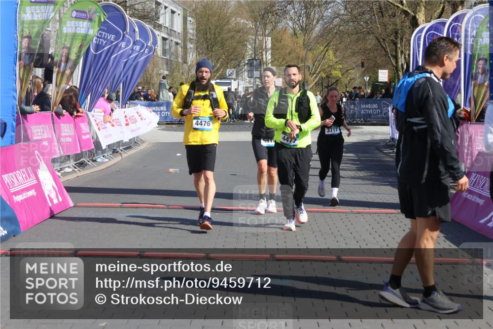 12.04.2026 - 45. Internationalen Wilhelmsburger Insellauf Strokosch-Dieckow http://msf.ph/oto/9459712 12.04.2026 11:06:23 Ziel 4477, 4476, 5818, 3717 meine-sportfotos.de