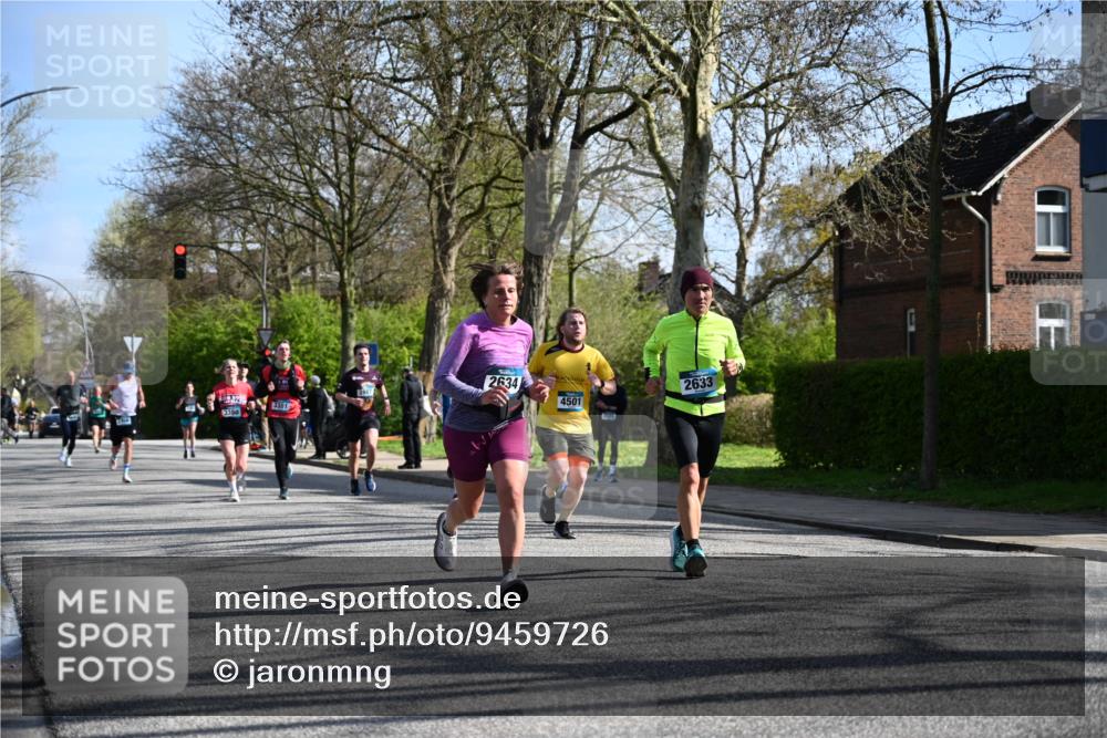 12.04.2026 - 45. Internationalen Wilhelmsburger Insellauf J. Mangold http://msf.ph/oto/9459726 12.04.2026 10:40:44 Ziel 3171, 5832, 4680, 4262, 2485, 2883, 4501, 2633, 2634, 3090, 4649, 4655, 3987, 3381, 3380, 4180, 4980, 5408, 2507, 2456, 2768, 3534, 3534, 5281, 5247, 5299, 5315, 5288, 3444, 3444, 5254, 2148, 5489, 4645, 4646, 5560, 4295 meine-sportfotos.de