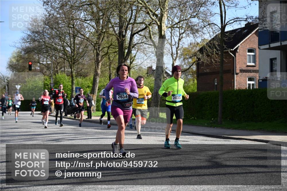 12.04.2026 - 45. Internationalen Wilhelmsburger Insellauf J. Mangold http://msf.ph/oto/9459732 12.04.2026 10:40:44 Ziel 3171, 5832, 4680, 4262, 2485, 2883, 4501, 2633, 2634, 3090, 4649, 4655, 3987, 3381, 3380, 4180, 4980, 5408, 2507, 2456, 2768, 3534, 3534, 5281, 5247, 5299, 5315, 5288, 3444, 3444, 5254, 2148, 5489, 4645, 4646, 5560, 4295 meine-sportfotos.de