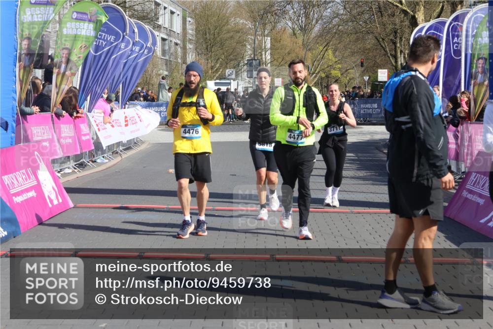 12.04.2026 - 45. Internationalen Wilhelmsburger Insellauf Strokosch-Dieckow http://msf.ph/oto/9459738 12.04.2026 11:06:24 Ziel 4477, 4476, 5818, 3717 meine-sportfotos.de