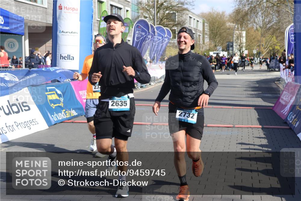 12.04.2026 - 45. Internationalen Wilhelmsburger Insellauf Strokosch-Dieckow http://msf.ph/oto/9459745 12.04.2026 10:49:42 Ziel 2635, 2732, 2371 meine-sportfotos.de
