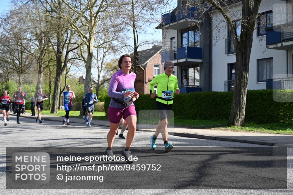 12.04.2026 - 45. Internationalen Wilhelmsburger Insellauf J. Mangold http://msf.ph/oto/9459752 12.04.2026 10:40:45 Ziel 3171, 5832, 4680, 4262, 2485, 2883, 4501, 2633, 2634, 3090, 4649, 4655, 3987, 3381, 3380, 4180, 4980, 5408, 2507, 2456, 2768, 3534, 5281, 5281, 5247, 5299, 5315, 5288, 3444, 5254, 5254, 2148, 5489, 4645, 4646, 5560, 4295 meine-sportfotos.de