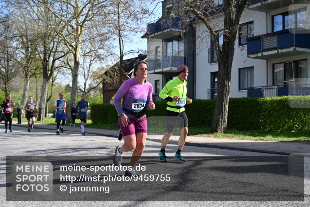 12.04.2026 - 45. Internationalen Wilhelmsburger Insellauf J. Mangold http://msf.ph/oto/9459755 12.04.2026 10:40:45 Ziel 3171, 5832, 4680, 4262, 2485, 2883, 4501, 2633, 2634, 3090, 4649, 4655, 3987, 3381, 3380, 4180, 4980, 5408, 2507, 2456, 2768, 3534, 5281, 5281, 5247, 5299, 5315, 5288, 3444, 5254, 5254, 2148, 5489, 4645, 4646, 5560, 4295 meine-sportfotos.de