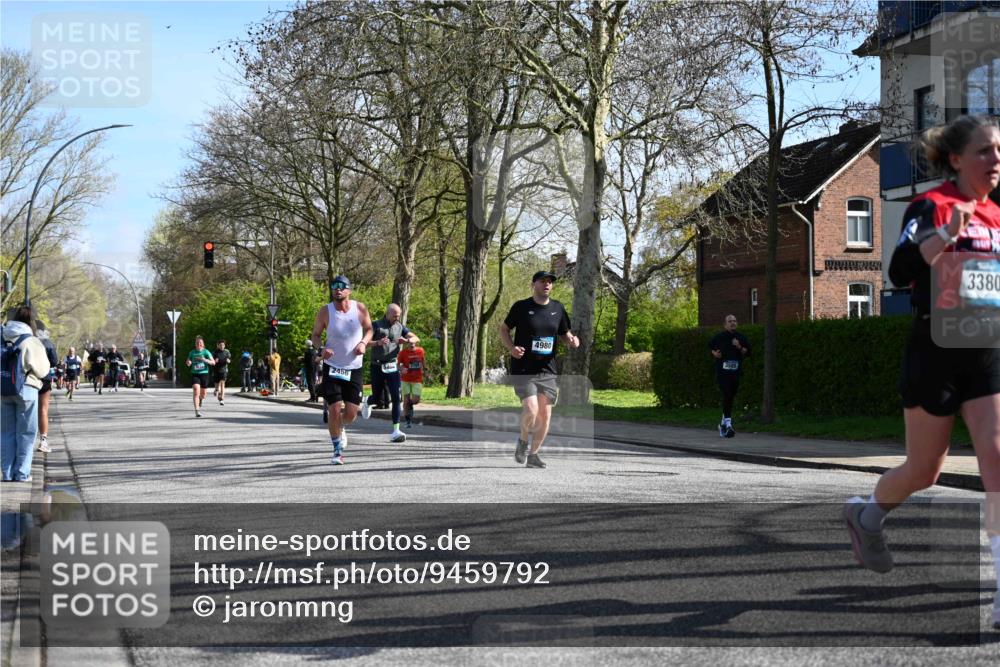 12.04.2026 - 45. Internationalen Wilhelmsburger Insellauf J. Mangold http://msf.ph/oto/9459792 12.04.2026 10:40:49 Ziel 5832, 4680, 4262, 2485, 2883, 4501, 2633, 2634, 3090, 4649, 4655, 3987, 3381, 3380, 4180, 4980, 5408, 2507, 2456, 2768, 3534, 5281, 5247, 5247, 5299, 5315, 5288, 3444, 5254, 2148, 5489, 4645, 4646, 5560, 4295, 5038, 4674, 5034 meine-sportfotos.de
