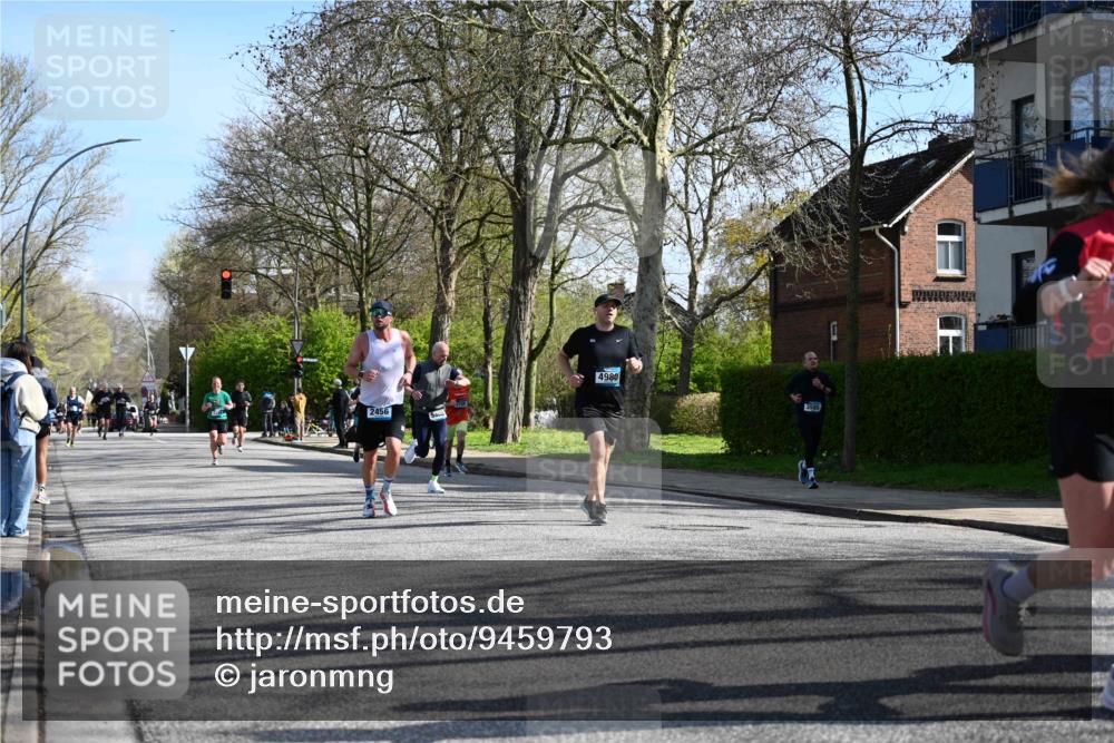 12.04.2026 - 45. Internationalen Wilhelmsburger Insellauf J. Mangold http://msf.ph/oto/9459793 12.04.2026 10:40:50 Ziel 5832, 4680, 4262, 2485, 2883, 4501, 2633, 2634, 3090, 4649, 4655, 3987, 3381, 3380, 4180, 4980, 5408, 2507, 2456, 2768, 3534, 5281, 5247, 5299, 5299, 5315, 5288, 3444, 5254, 2148, 5489, 4645, 4646, 5560, 5560, 4295, 5038, 4674, 5034 meine-sportfotos.de