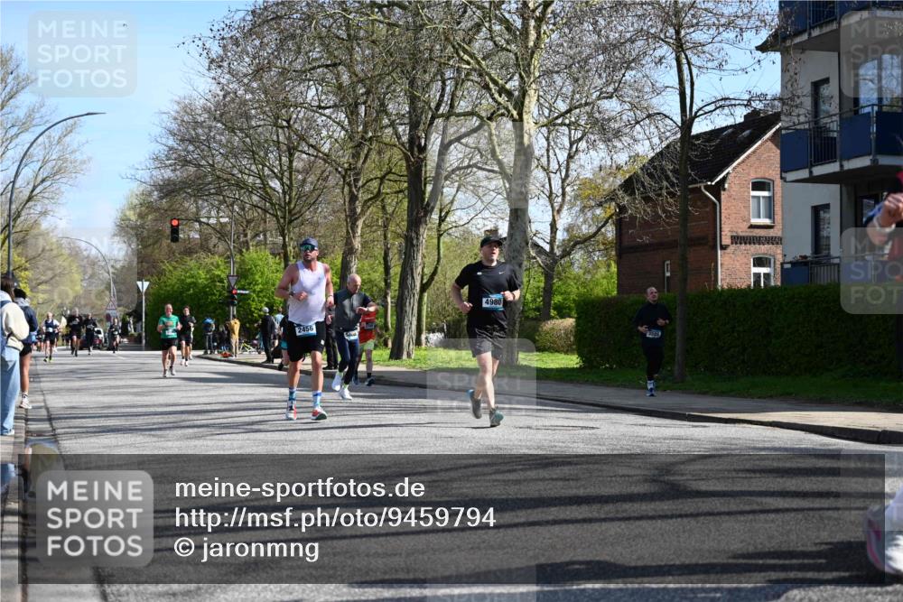 12.04.2026 - 45. Internationalen Wilhelmsburger Insellauf J. Mangold http://msf.ph/oto/9459794 12.04.2026 10:40:50 Ziel 5832, 4680, 4262, 2485, 2883, 4501, 2633, 2634, 3090, 4649, 4655, 3987, 3381, 3380, 4180, 4980, 5408, 2507, 2456, 2768, 3534, 5281, 5247, 5299, 5299, 5315, 5288, 3444, 5254, 2148, 5489, 4645, 4646, 5560, 5560, 4295, 5038, 4674, 5034 meine-sportfotos.de