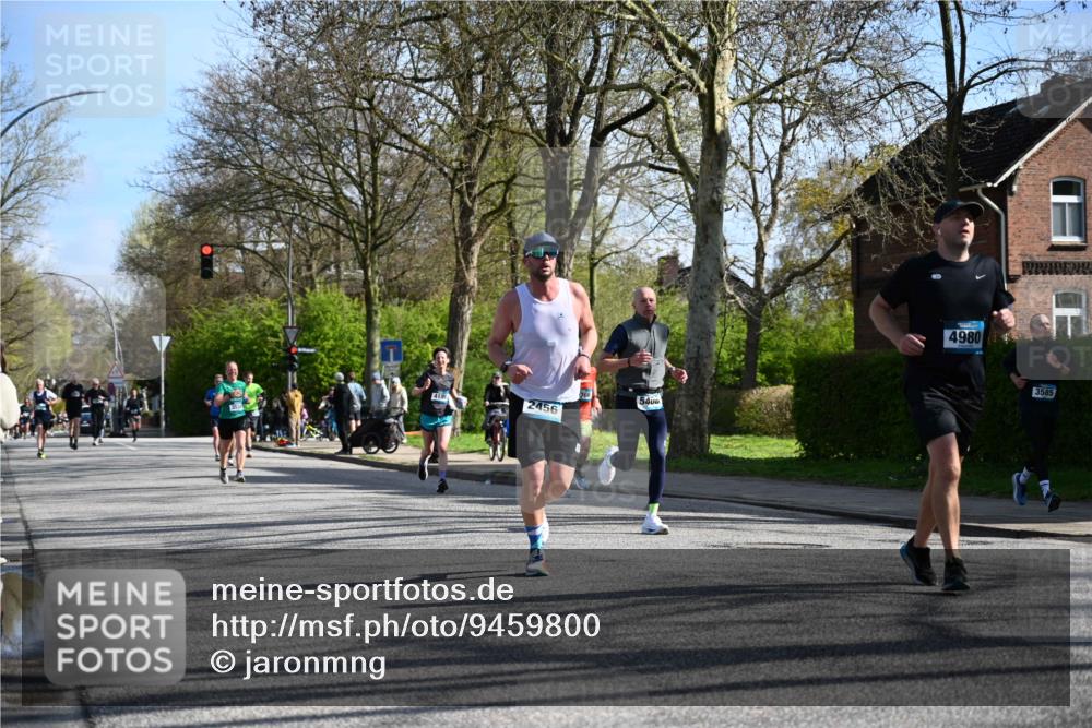 12.04.2026 - 45. Internationalen Wilhelmsburger Insellauf J. Mangold http://msf.ph/oto/9459800 12.04.2026 10:40:51 Ziel 4680, 4262, 2485, 2883, 4501, 2633, 2634, 3090, 4649, 4655, 3987, 3381, 3380, 4180, 4980, 5408, 2507, 2456, 2768, 3534, 5281, 5247, 5299, 5315, 5288, 3444, 5254, 2148, 5489, 4645, 4646, 5560, 4295, 5038, 4674, 5034, 3861 meine-sportfotos.de
