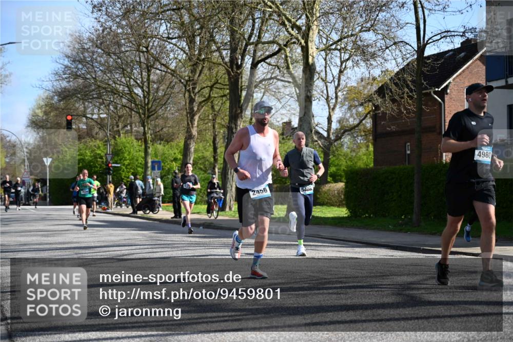 12.04.2026 - 45. Internationalen Wilhelmsburger Insellauf J. Mangold http://msf.ph/oto/9459801 12.04.2026 10:40:51 Ziel 4680, 4262, 2485, 2883, 4501, 2633, 2634, 3090, 4649, 4655, 3987, 3381, 3380, 4180, 4980, 5408, 2507, 2456, 2768, 3534, 5281, 5247, 5299, 5315, 5288, 3444, 5254, 2148, 5489, 4645, 4646, 5560, 4295, 5038, 4674, 5034, 3861 meine-sportfotos.de