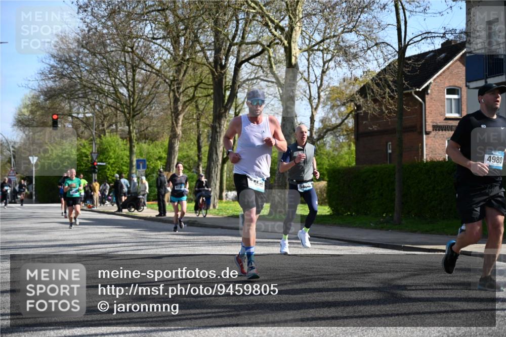 12.04.2026 - 45. Internationalen Wilhelmsburger Insellauf J. Mangold http://msf.ph/oto/9459805 12.04.2026 10:40:51 Ziel 4680, 4262, 2485, 2883, 4501, 2633, 2634, 3090, 4649, 4655, 3987, 3381, 3380, 4180, 4980, 5408, 2507, 2456, 2768, 3534, 5281, 5247, 5299, 5315, 5288, 3444, 5254, 2148, 5489, 4645, 4646, 5560, 4295, 5038, 4674, 5034, 3861 meine-sportfotos.de