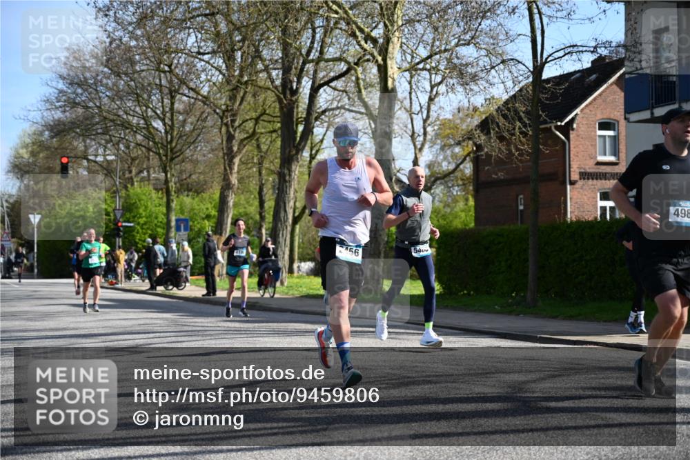 12.04.2026 - 45. Internationalen Wilhelmsburger Insellauf J. Mangold http://msf.ph/oto/9459806 12.04.2026 10:40:51 Ziel 4680, 4262, 2485, 2883, 4501, 2633, 2634, 3090, 4649, 4655, 3987, 3381, 3380, 4180, 4980, 5408, 2507, 2456, 2768, 3534, 5281, 5247, 5299, 5315, 5288, 3444, 5254, 2148, 5489, 4645, 4646, 5560, 4295, 5038, 4674, 5034, 3861 meine-sportfotos.de