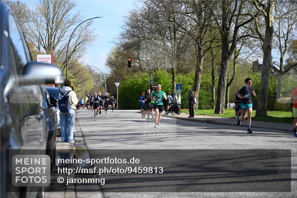 12.04.2026 - 45. Internationalen Wilhelmsburger Insellauf J. Mangold http://msf.ph/oto/9459813 12.04.2026 10:40:53 Ziel 4501, 2633, 2634, 3090, 4649, 4655, 3987, 3381, 3380, 4180, 4980, 5408, 2507, 2456, 2768, 3534, 5281, 5247, 5299, 5315, 5288, 3444, 5254, 2148, 5489, 4645, 4646, 5560, 4295, 5038, 4674, 5034, 3861, 5545 meine-sportfotos.de