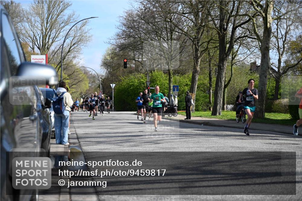 12.04.2026 - 45. Internationalen Wilhelmsburger Insellauf J. Mangold http://msf.ph/oto/9459817 12.04.2026 10:40:53 Ziel 4501, 2633, 2634, 3090, 4649, 4655, 3987, 3381, 3380, 4180, 4980, 5408, 2507, 2456, 2768, 3534, 5281, 5247, 5299, 5315, 5288, 3444, 5254, 2148, 5489, 4645, 4646, 5560, 4295, 5038, 4674, 5034, 3861, 5545 meine-sportfotos.de