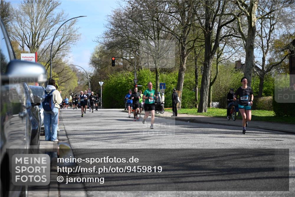12.04.2026 - 45. Internationalen Wilhelmsburger Insellauf J. Mangold http://msf.ph/oto/9459819 12.04.2026 10:40:53 Ziel 4501, 2633, 2634, 3090, 4649, 4655, 3987, 3381, 3380, 4180, 4980, 5408, 2507, 2456, 2768, 3534, 5281, 5247, 5299, 5315, 5288, 3444, 5254, 2148, 5489, 4645, 4646, 5560, 4295, 5038, 4674, 5034, 3861, 5545 meine-sportfotos.de