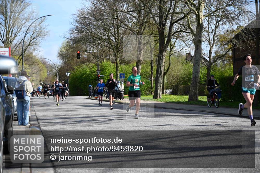12.04.2026 - 45. Internationalen Wilhelmsburger Insellauf J. Mangold http://msf.ph/oto/9459820 12.04.2026 10:40:55 Ziel 4501, 2633, 2634, 3090, 4649, 4655, 3987, 3381, 3380, 4180, 4980, 5408, 2507, 2456, 2768, 3534, 5281, 5247, 5299, 5315, 5288, 3444, 5254, 2148, 5489, 4645, 4646, 5560, 4295, 4295, 5038, 4674, 5034, 3861, 5545, 2812 meine-sportfotos.de
