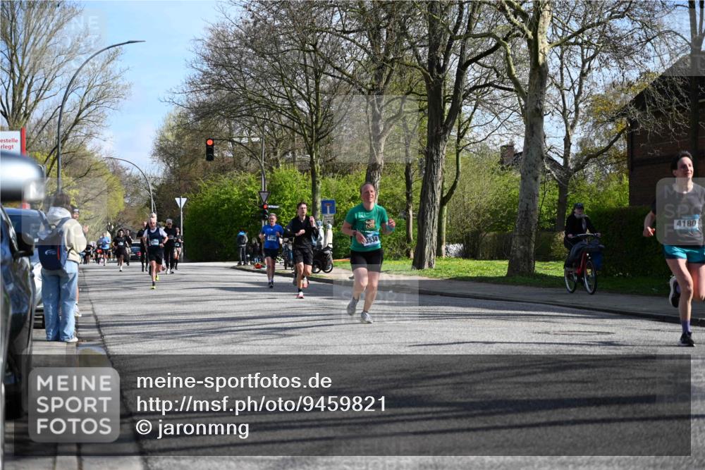 12.04.2026 - 45. Internationalen Wilhelmsburger Insellauf J. Mangold http://msf.ph/oto/9459821 12.04.2026 10:40:55 Ziel 4501, 2633, 2634, 3090, 4649, 4655, 3987, 3381, 3380, 4180, 4980, 5408, 2507, 2456, 2768, 3534, 5281, 5247, 5299, 5315, 5288, 3444, 5254, 2148, 5489, 4645, 4646, 5560, 4295, 4295, 5038, 4674, 5034, 3861, 5545, 2812 meine-sportfotos.de