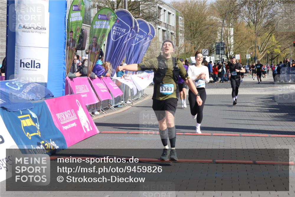 12.04.2026 - 45. Internationalen Wilhelmsburger Insellauf Strokosch-Dieckow http://msf.ph/oto/9459826 12.04.2026 10:49:49 Ziel 3363, 2661, 4715 meine-sportfotos.de