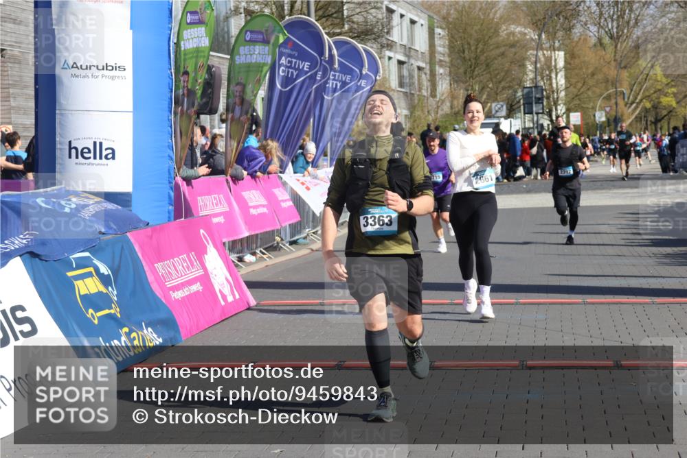 12.04.2026 - 45. Internationalen Wilhelmsburger Insellauf Strokosch-Dieckow http://msf.ph/oto/9459843 12.04.2026 10:49:49 Ziel 3363, 2661, 4715 meine-sportfotos.de