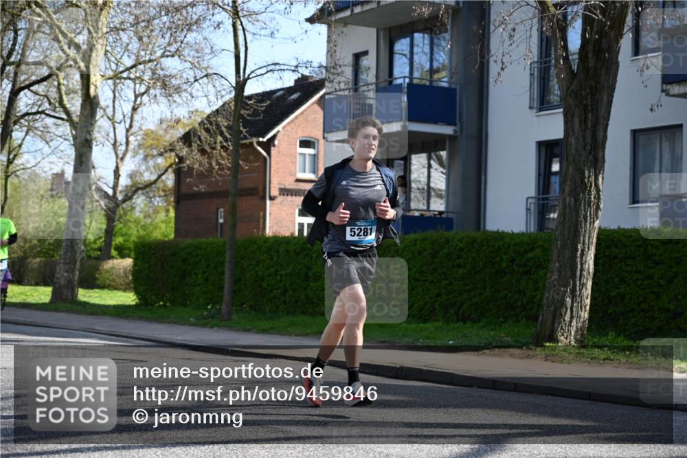 12.04.2026 - 45. Internationalen Wilhelmsburger Insellauf J. Mangold http://msf.ph/oto/9459846 12.04.2026 10:41:00 Ziel 3381, 3380, 4180, 4980, 5408, 2507, 2456, 2768, 3534, 5281, 5247, 5299, 5315, 5288, 3444, 5254, 2148, 5489, 4645, 4646, 5560, 4295, 5038, 4674, 5034, 3861, 5545, 2812, 5270, 5416, 4963, 3831, 4602, 4667 meine-sportfotos.de