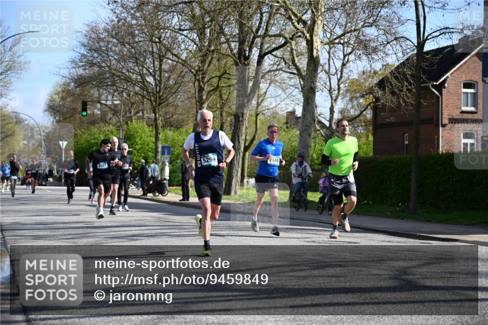 12.04.2026 - 45. Internationalen Wilhelmsburger Insellauf J. Mangold http://msf.ph/oto/9459849 12.04.2026 10:41:01 Ziel 4180, 4980, 5408, 2507, 2456, 2768, 3534, 5281, 5247, 5299, 5315, 5288, 3444, 5254, 2148, 5489, 4645, 4646, 5560, 4295, 5038, 4674, 5034, 5034, 3861, 5545, 2812, 5270, 5416, 4963, 3831, 4602, 4667, 3229 meine-sportfotos.de