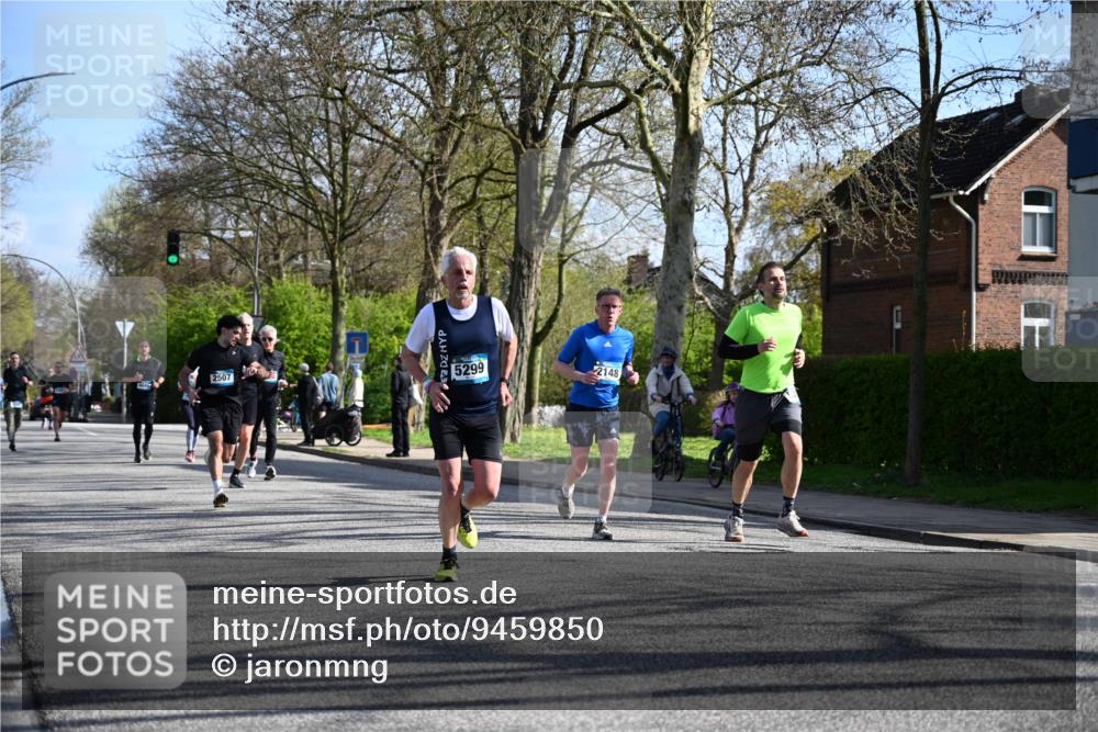 12.04.2026 - 45. Internationalen Wilhelmsburger Insellauf J. Mangold http://msf.ph/oto/9459850 12.04.2026 10:41:01 Ziel 4180, 4980, 5408, 2507, 2456, 2768, 3534, 5281, 5247, 5299, 5315, 5288, 3444, 5254, 2148, 5489, 4645, 4646, 5560, 4295, 5038, 4674, 5034, 5034, 3861, 5545, 2812, 5270, 5416, 4963, 3831, 4602, 4667, 3229 meine-sportfotos.de