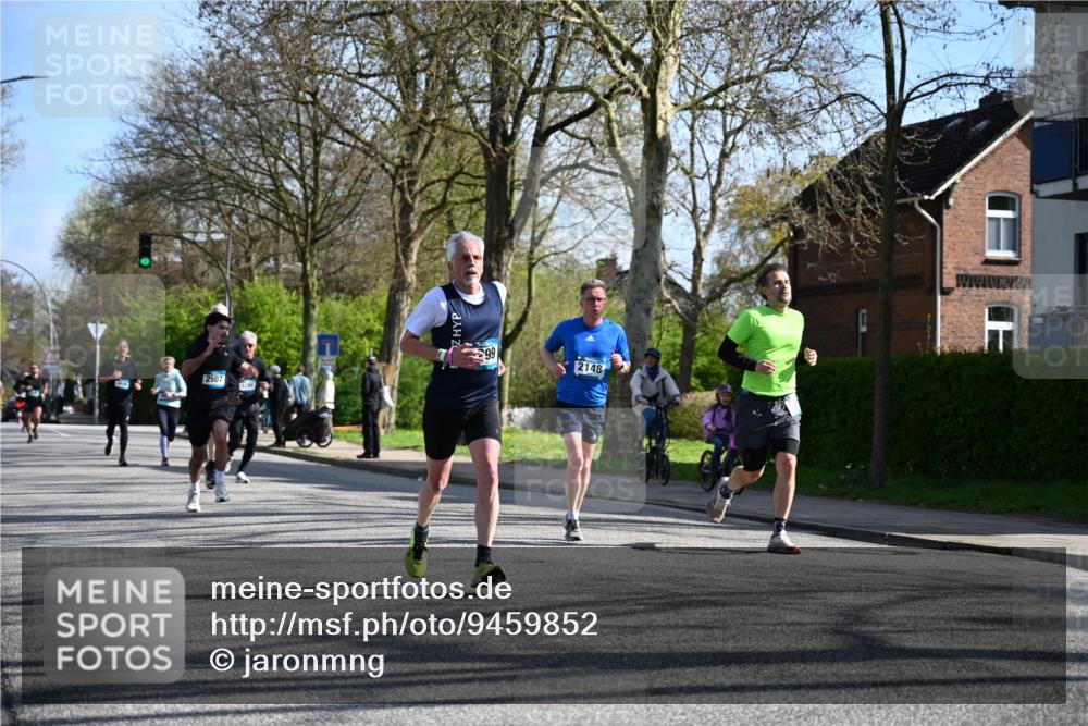 12.04.2026 - 45. Internationalen Wilhelmsburger Insellauf J. Mangold http://msf.ph/oto/9459852 12.04.2026 10:41:01 Ziel 4180, 4980, 5408, 2507, 2456, 2768, 3534, 5281, 5247, 5299, 5315, 5288, 3444, 5254, 2148, 5489, 4645, 4646, 5560, 4295, 5038, 4674, 5034, 5034, 3861, 5545, 2812, 5270, 5416, 4963, 3831, 4602, 4667, 3229 meine-sportfotos.de
