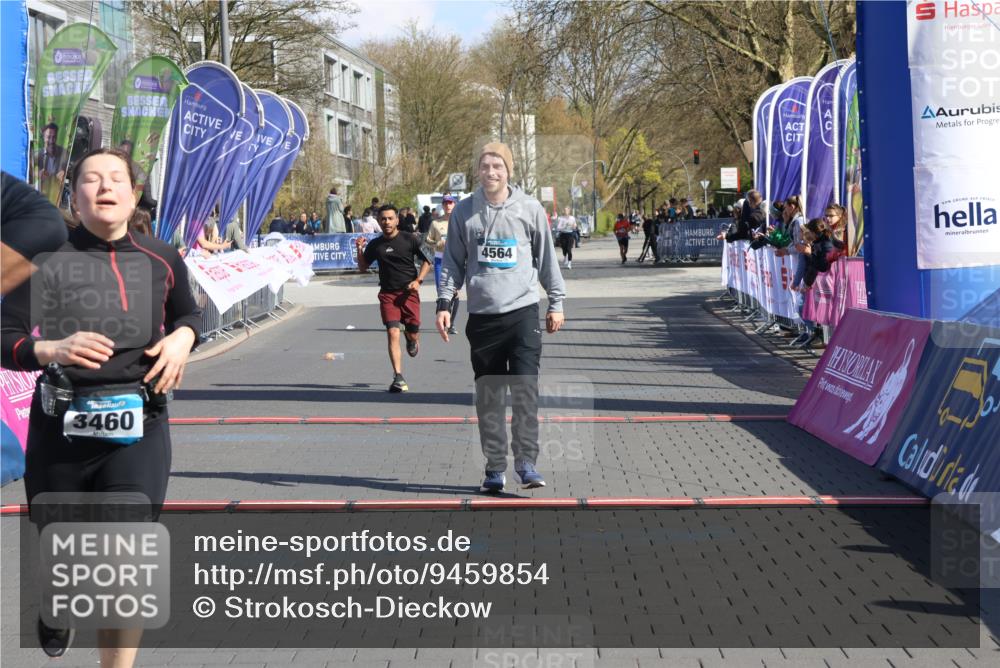 12.04.2026 - 45. Internationalen Wilhelmsburger Insellauf Strokosch-Dieckow http://msf.ph/oto/9459854 12.04.2026 11:06:48 Ziel 3460, 4564, 3790 meine-sportfotos.de