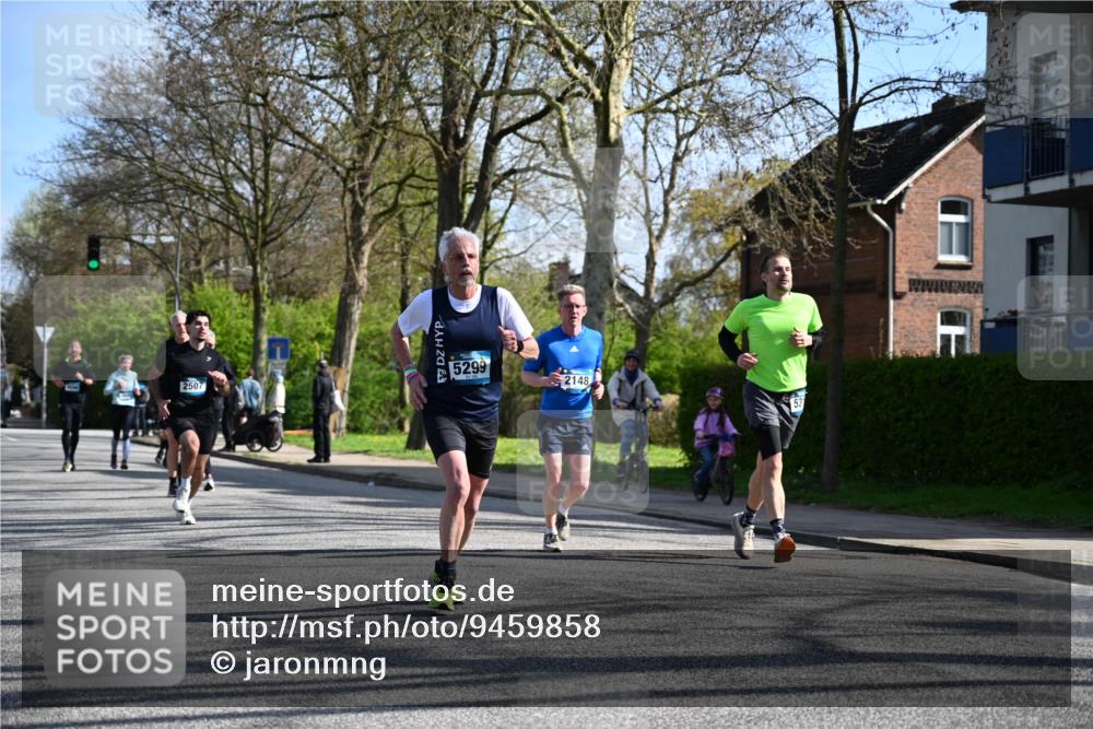 12.04.2026 - 45. Internationalen Wilhelmsburger Insellauf J. Mangold http://msf.ph/oto/9459858 12.04.2026 10:41:02 Ziel 4180, 4980, 5408, 2507, 2456, 2768, 3534, 5281, 5247, 5299, 5315, 5288, 3444, 5254, 2148, 5489, 4645, 4646, 5560, 5560, 4295, 5038, 4674, 5034, 3861, 5545, 2812, 5270, 5416, 4963, 3831, 4602, 4667, 3229 meine-sportfotos.de