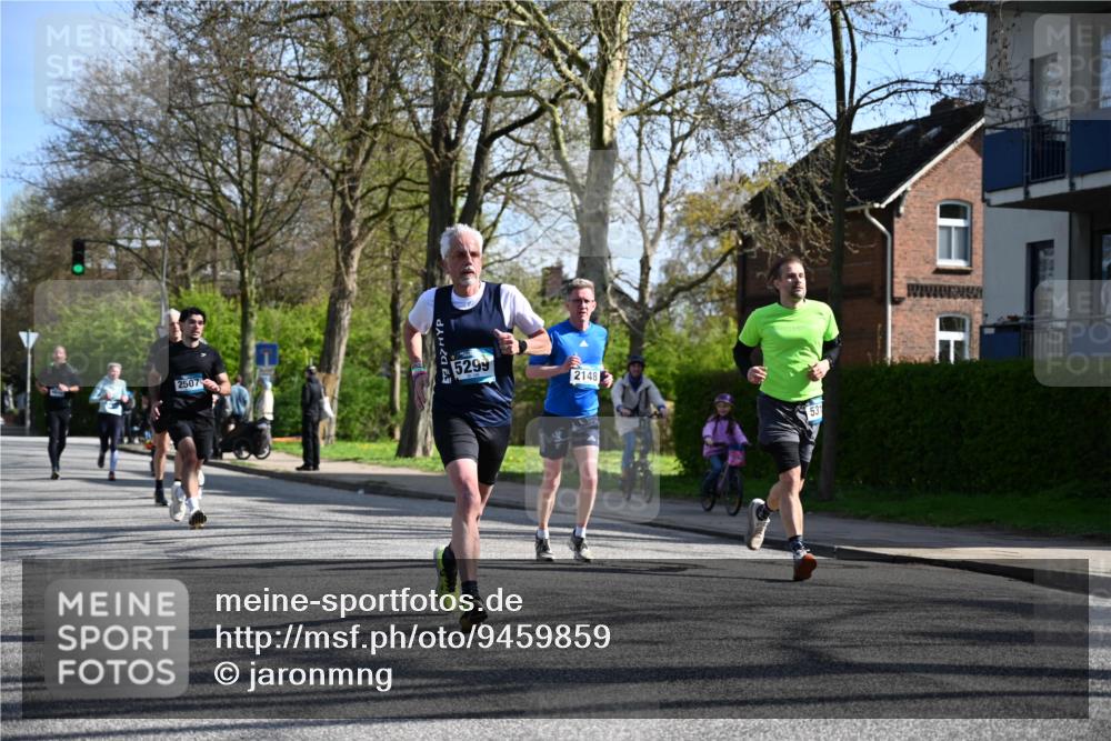 12.04.2026 - 45. Internationalen Wilhelmsburger Insellauf J. Mangold http://msf.ph/oto/9459859 12.04.2026 10:41:02 Ziel 4180, 4980, 5408, 2507, 2456, 2768, 3534, 5281, 5247, 5299, 5315, 5288, 3444, 5254, 2148, 5489, 4645, 4646, 5560, 5560, 4295, 5038, 4674, 5034, 3861, 5545, 2812, 5270, 5416, 4963, 3831, 4602, 4667, 3229 meine-sportfotos.de