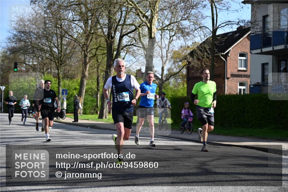 12.04.2026 - 45. Internationalen Wilhelmsburger Insellauf J. Mangold http://msf.ph/oto/9459860 12.04.2026 10:41:02 Ziel 4180, 4980, 5408, 2507, 2456, 2768, 3534, 5281, 5247, 5299, 5315, 5288, 3444, 5254, 2148, 5489, 4645, 4646, 5560, 5560, 4295, 5038, 4674, 5034, 3861, 5545, 2812, 5270, 5416, 4963, 3831, 4602, 4667, 3229 meine-sportfotos.de