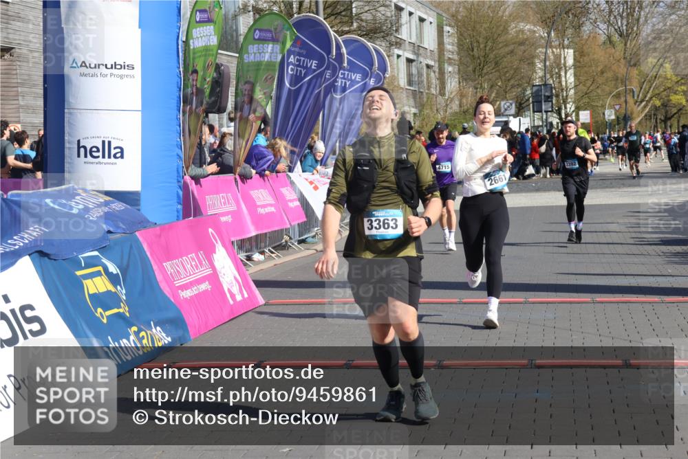 12.04.2026 - 45. Internationalen Wilhelmsburger Insellauf Strokosch-Dieckow http://msf.ph/oto/9459861 12.04.2026 10:49:49 Ziel 3363, 2661, 4715 meine-sportfotos.de