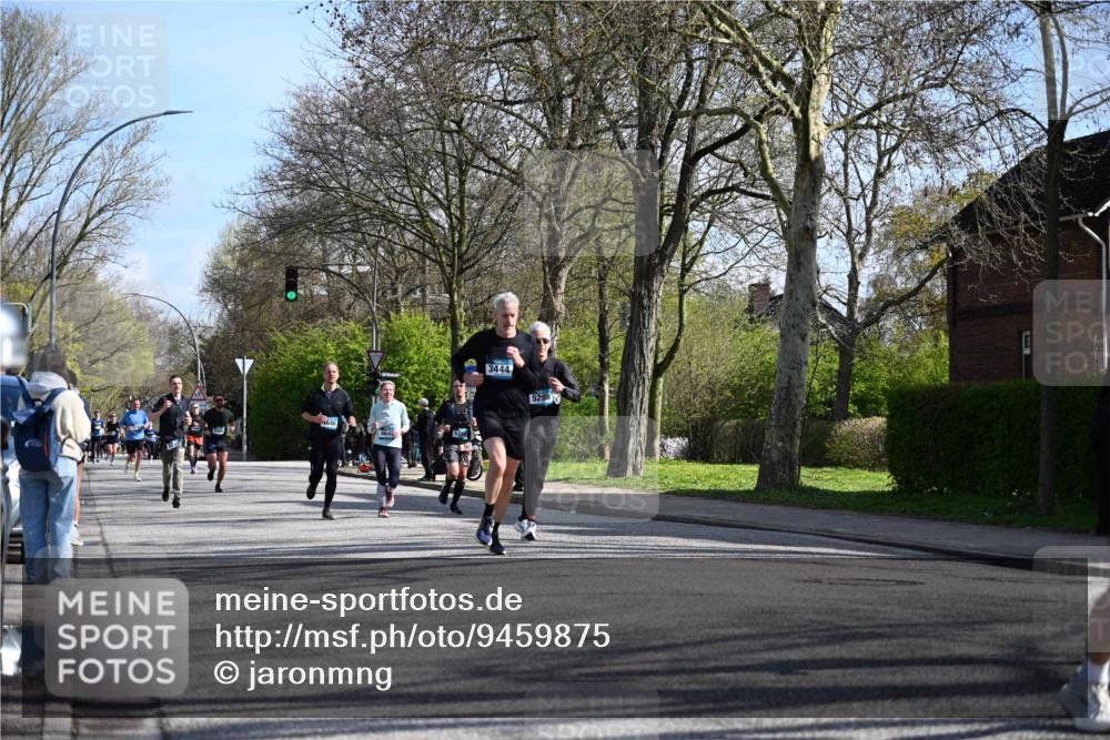 12.04.2026 - 45. Internationalen Wilhelmsburger Insellauf J. Mangold http://msf.ph/oto/9459875 12.04.2026 10:41:04 Ziel 5408, 2507, 2456, 2768, 3534, 5281, 5247, 5299, 5315, 5288, 3444, 5254, 2148, 5489, 4645, 4646, 5560, 4295, 5038, 4674, 5034, 3861, 5545, 5545, 2812, 5270, 5416, 4963, 3831, 4602, 4667, 3229 meine-sportfotos.de