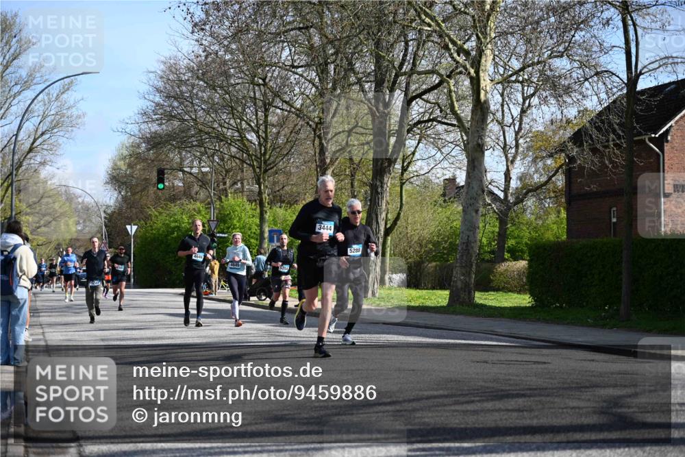 12.04.2026 - 45. Internationalen Wilhelmsburger Insellauf J. Mangold http://msf.ph/oto/9459886 12.04.2026 10:41:04 Ziel 5408, 2507, 2456, 2768, 3534, 5281, 5247, 5299, 5315, 5288, 3444, 5254, 2148, 5489, 4645, 4646, 5560, 4295, 5038, 4674, 5034, 3861, 5545, 5545, 2812, 5270, 5416, 4963, 3831, 4602, 4667, 3229 meine-sportfotos.de
