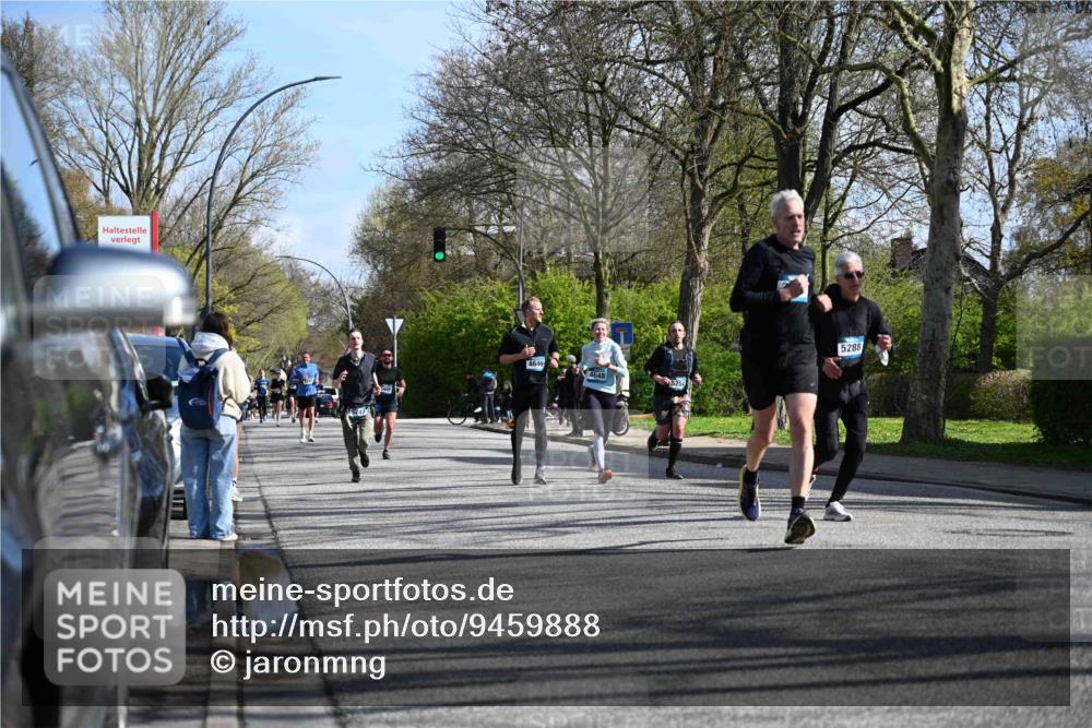 12.04.2026 - 45. Internationalen Wilhelmsburger Insellauf J. Mangold http://msf.ph/oto/9459888 12.04.2026 10:41:05 Ziel 2507, 2456, 2768, 3534, 5281, 5247, 5299, 5315, 5288, 3444, 5254, 2148, 5489, 4645, 4646, 5560, 4295, 5038, 4674, 5034, 3861, 5545, 2812, 5270, 5416, 4963, 3831, 4602, 4667, 3229, 3201 meine-sportfotos.de