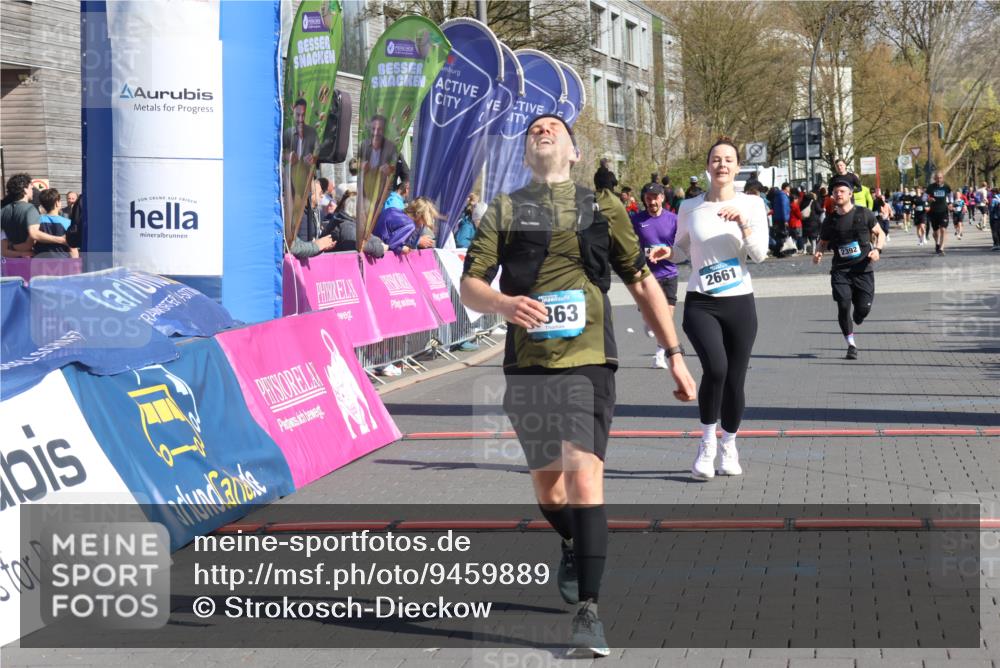 12.04.2026 - 45. Internationalen Wilhelmsburger Insellauf Strokosch-Dieckow http://msf.ph/oto/9459889 12.04.2026 10:49:49 Ziel 3363, 2661, 4715 meine-sportfotos.de