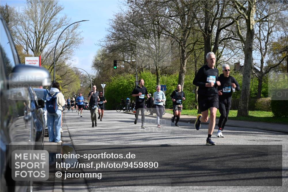 12.04.2026 - 45. Internationalen Wilhelmsburger Insellauf J. Mangold http://msf.ph/oto/9459890 12.04.2026 10:41:05 Ziel 2507, 2456, 2768, 3534, 5281, 5247, 5299, 5315, 5288, 3444, 5254, 2148, 5489, 4645, 4646, 5560, 4295, 5038, 4674, 5034, 3861, 5545, 2812, 5270, 5416, 4963, 3831, 4602, 4667, 3229, 3201 meine-sportfotos.de