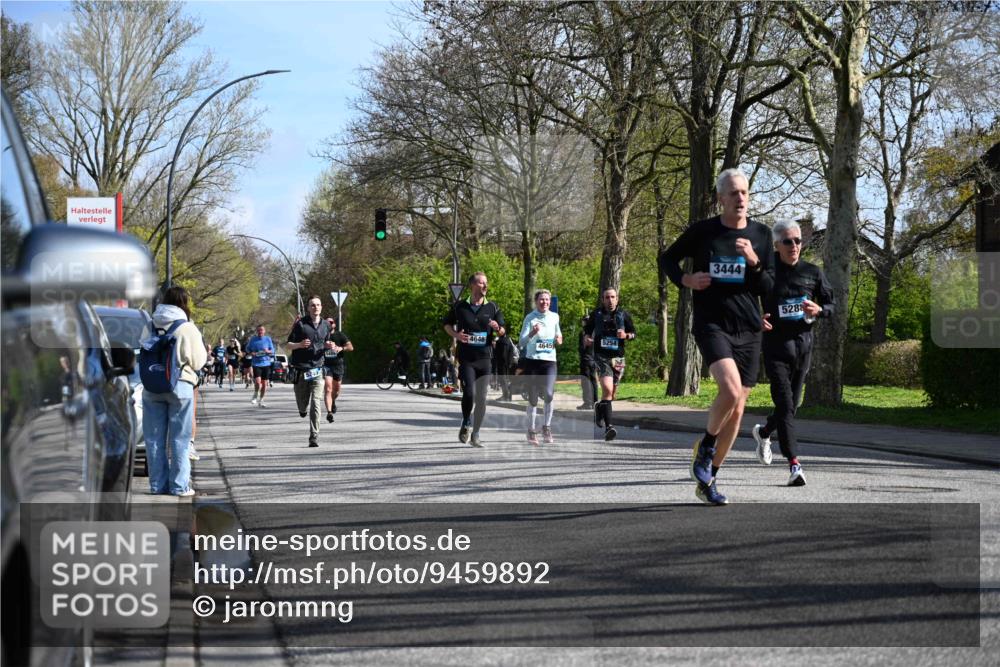 12.04.2026 - 45. Internationalen Wilhelmsburger Insellauf J. Mangold http://msf.ph/oto/9459892 12.04.2026 10:41:05 Ziel 2507, 2456, 2768, 3534, 5281, 5247, 5299, 5315, 5288, 3444, 5254, 2148, 5489, 4645, 4646, 5560, 4295, 5038, 4674, 5034, 3861, 5545, 2812, 5270, 5416, 4963, 3831, 4602, 4667, 3229, 3201 meine-sportfotos.de