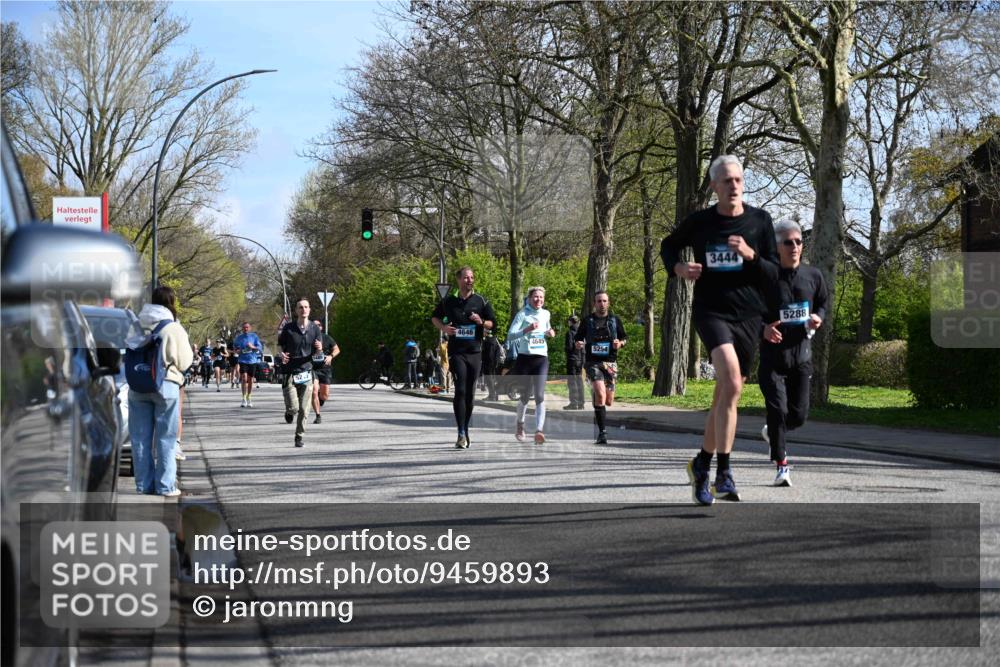 12.04.2026 - 45. Internationalen Wilhelmsburger Insellauf J. Mangold http://msf.ph/oto/9459893 12.04.2026 10:41:05 Ziel 2507, 2456, 2768, 3534, 5281, 5247, 5299, 5315, 5288, 3444, 5254, 2148, 5489, 4645, 4646, 5560, 4295, 5038, 4674, 5034, 3861, 5545, 2812, 5270, 5416, 4963, 3831, 4602, 4667, 3229, 3201 meine-sportfotos.de