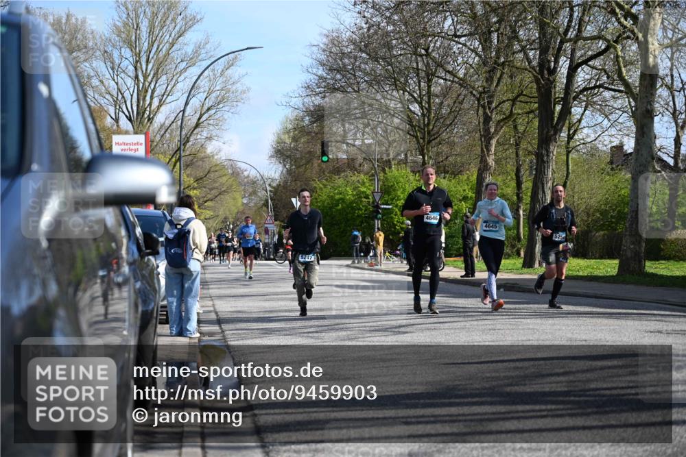 12.04.2026 - 45. Internationalen Wilhelmsburger Insellauf J. Mangold http://msf.ph/oto/9459903 12.04.2026 10:41:06 Ziel 2456, 2768, 3534, 5281, 5247, 5299, 5315, 5288, 3444, 5254, 2148, 5489, 4645, 4646, 5560, 4295, 5038, 4674, 5034, 3861, 5545, 2812, 5270, 5416, 4963, 3831, 4602, 4667, 3229, 3201 meine-sportfotos.de