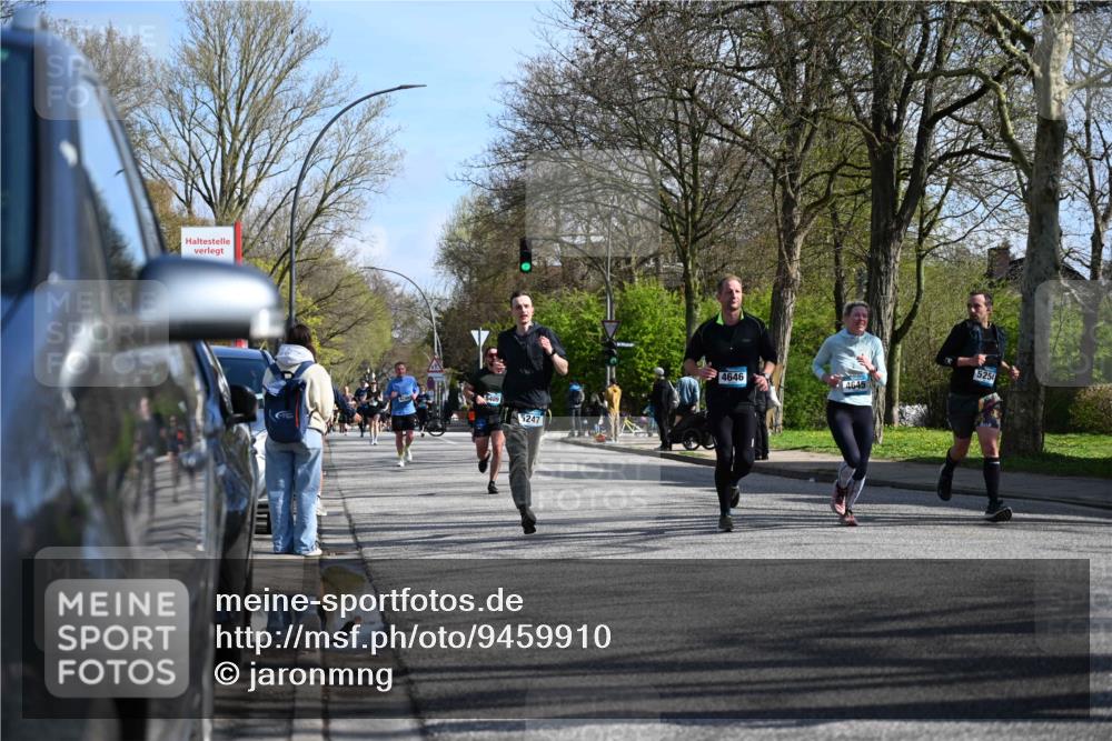 12.04.2026 - 45. Internationalen Wilhelmsburger Insellauf J. Mangold http://msf.ph/oto/9459910 12.04.2026 10:41:07 Ziel 2768, 3534, 5281, 5247, 5299, 5315, 5288, 3444, 5254, 2148, 5489, 4645, 4646, 5560, 4295, 4295, 5038, 4674, 5034, 3861, 5545, 2812, 2812, 5270, 5416, 4963, 3831, 4602, 4667, 3229, 3201, 2869 meine-sportfotos.de