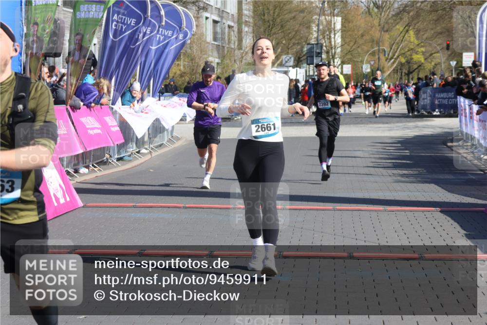 12.04.2026 - 45. Internationalen Wilhelmsburger Insellauf Strokosch-Dieckow http://msf.ph/oto/9459911 12.04.2026 10:49:51 Ziel 3363, 2661, 4715, 2392 meine-sportfotos.de