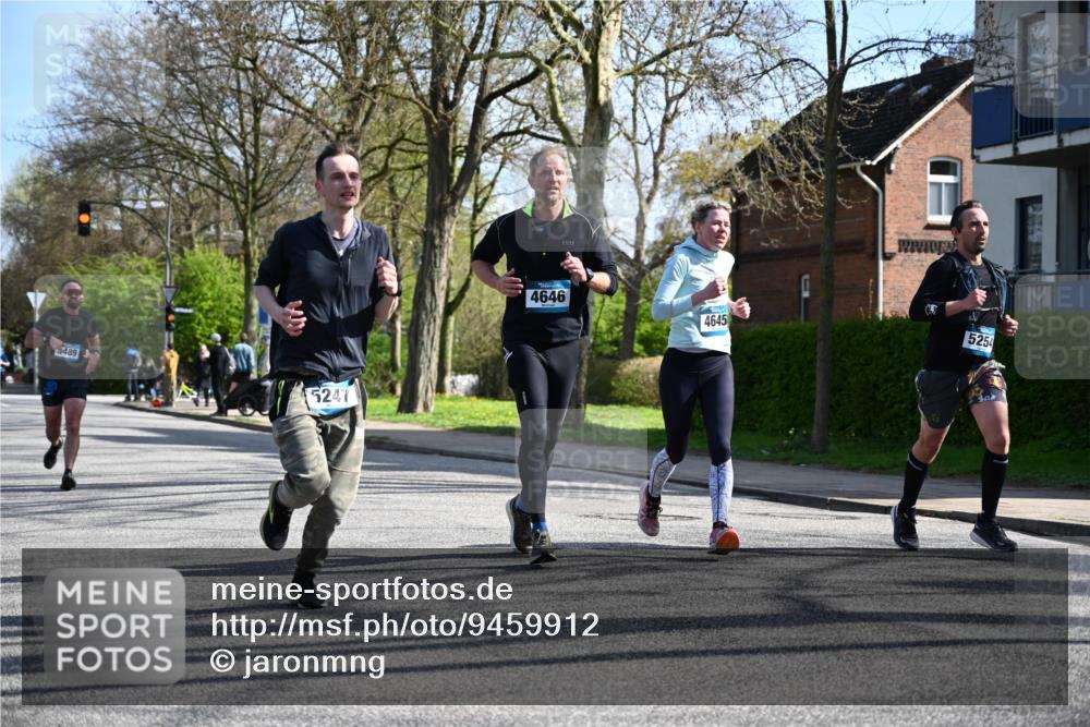 12.04.2026 - 45. Internationalen Wilhelmsburger Insellauf J. Mangold http://msf.ph/oto/9459912 12.04.2026 10:41:09 Ziel 3534, 5281, 5247, 5299, 5315, 5288, 3444, 5254, 2148, 5489, 4645, 4646, 5560, 4295, 5038, 4674, 5034, 3861, 5545, 2812, 5270, 5416, 5416, 4963, 3831, 4602, 4667, 3229, 3201, 2869, 2479, 3892 meine-sportfotos.de