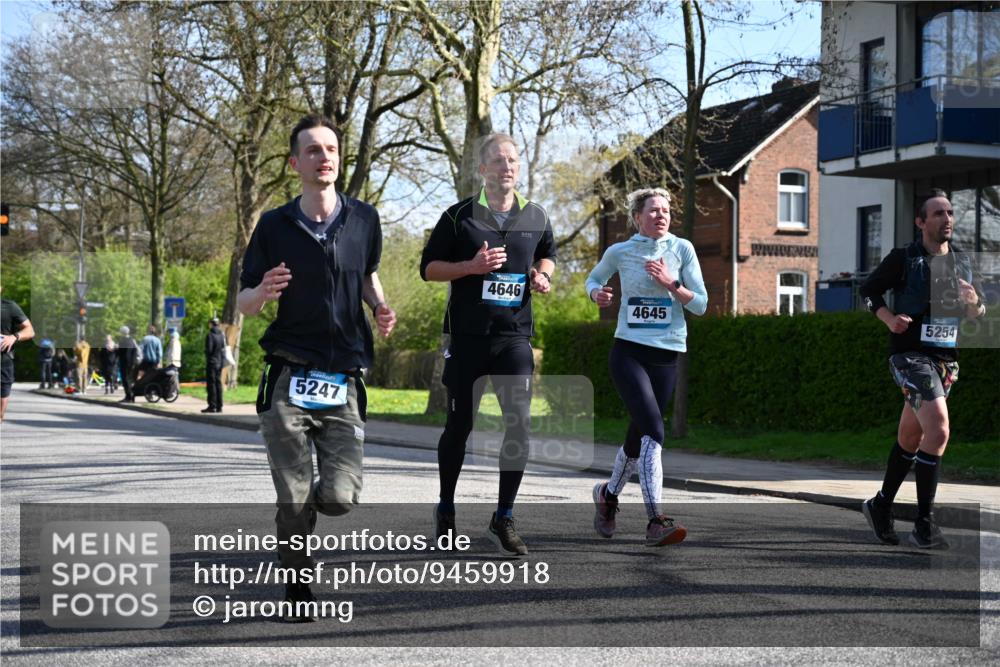 12.04.2026 - 45. Internationalen Wilhelmsburger Insellauf J. Mangold http://msf.ph/oto/9459918 12.04.2026 10:41:09 Ziel 3534, 5281, 5247, 5299, 5315, 5288, 3444, 5254, 2148, 5489, 4645, 4646, 5560, 4295, 5038, 4674, 5034, 3861, 5545, 2812, 5270, 5416, 5416, 4963, 3831, 4602, 4667, 3229, 3201, 2869, 2479, 3892 meine-sportfotos.de