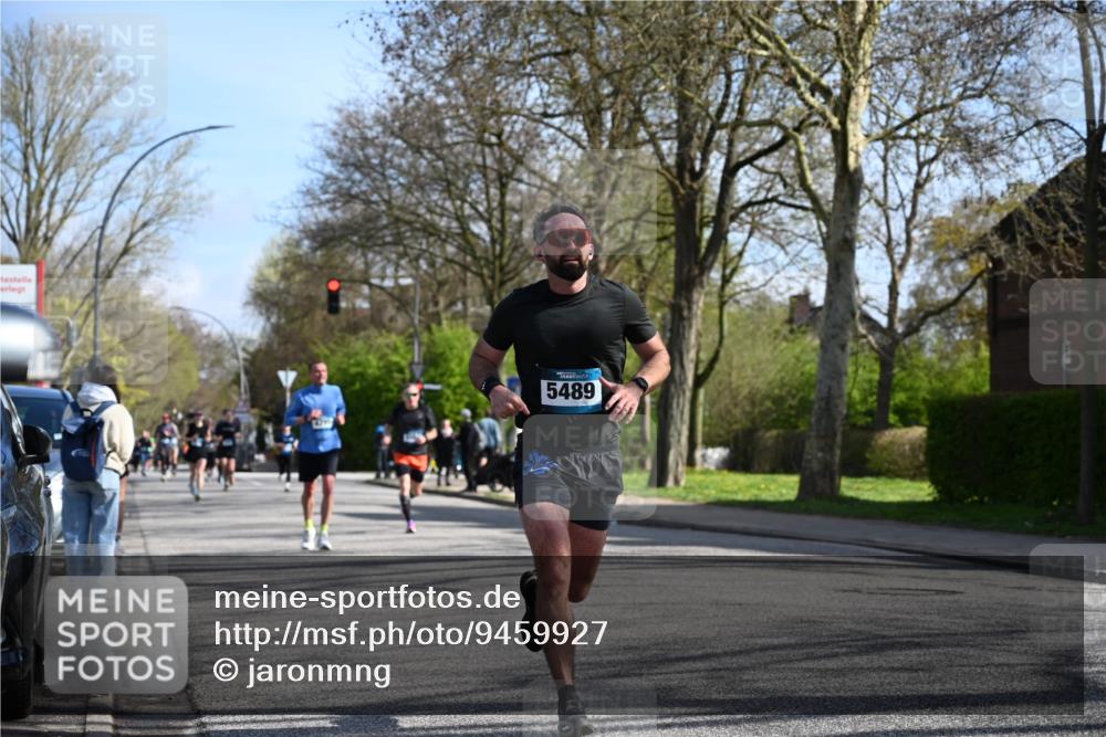 12.04.2026 - 45. Internationalen Wilhelmsburger Insellauf J. Mangold http://msf.ph/oto/9459927 12.04.2026 10:41:12 Ziel 5247, 5299, 5315, 5288, 3444, 5254, 2148, 5489, 4645, 4646, 5560, 4295, 5038, 4674, 5034, 3861, 5545, 2812, 5270, 5416, 4963, 3831, 4602, 4667, 4667, 3229, 3201, 2869, 2479, 3892, 4483, 5654 meine-sportfotos.de
