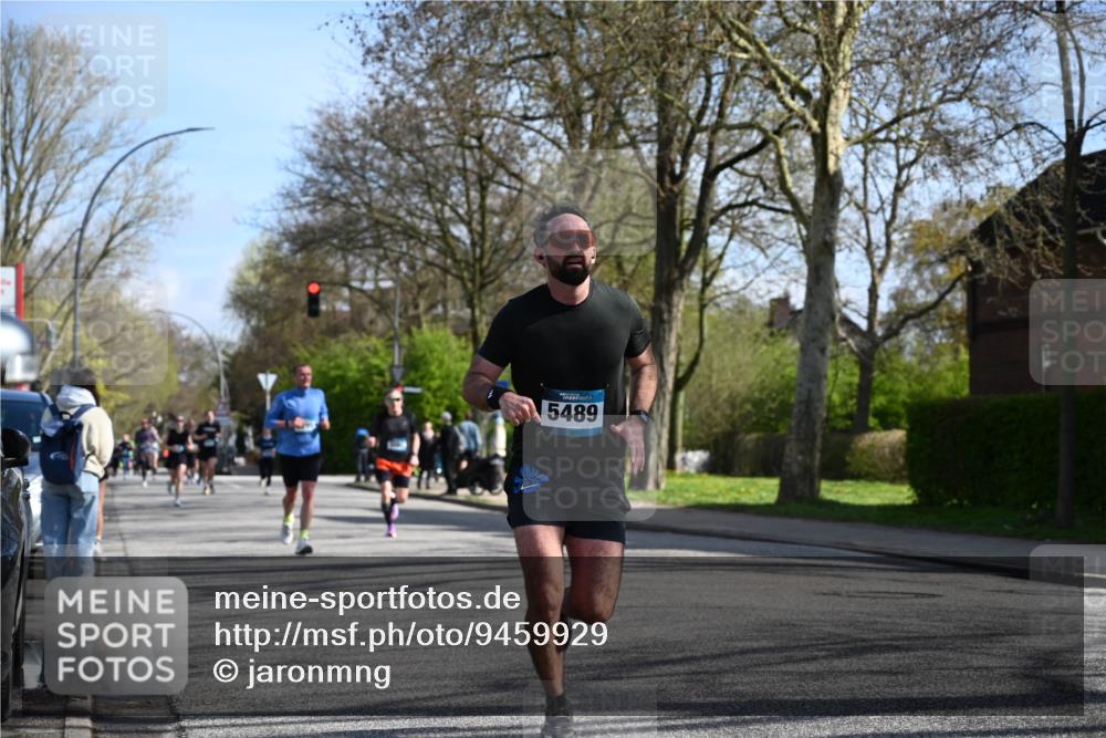 12.04.2026 - 45. Internationalen Wilhelmsburger Insellauf J. Mangold http://msf.ph/oto/9459929 12.04.2026 10:41:12 Ziel 5247, 5299, 5315, 5288, 3444, 5254, 2148, 5489, 4645, 4646, 5560, 4295, 5038, 4674, 5034, 3861, 5545, 2812, 5270, 5416, 4963, 3831, 4602, 4667, 4667, 3229, 3201, 2869, 2479, 3892, 4483, 5654 meine-sportfotos.de